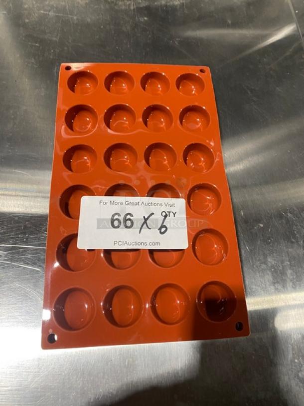 Silikomart SF009 24-cup round terracotta silicone mould, non-stick platinum, condition new, auction quantity label visible.