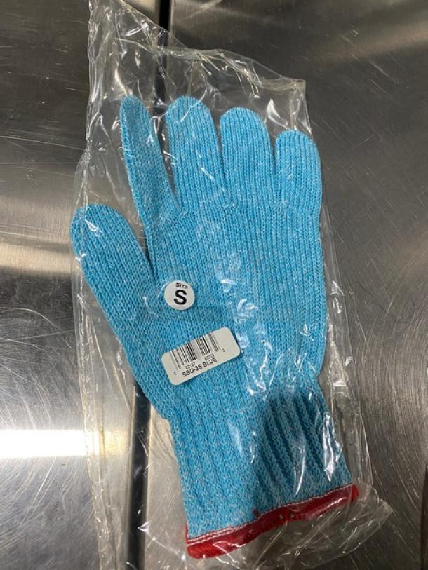 Blue commercial glove, small size, model SSG3S, brand new in packaging. Marked with size "S" sticker and barcode.