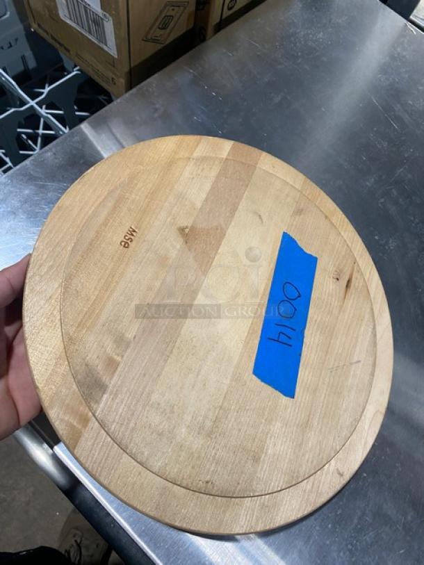 Round wooden cheese board/underliner, Papa John's style, commercial use, good condition. Marking: "813H", blue tape label displaying "1100".
