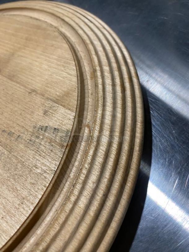 Papa John's style commercial wooden round cheese board with grooved edge, in good condition. Ideal for serving or as an underliner.