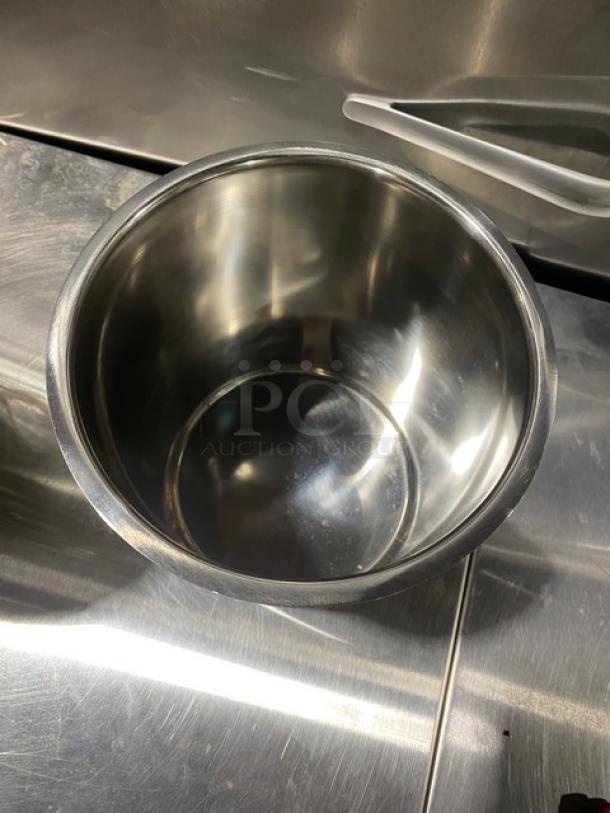 Brand new Winco BAM-6 stainless steel 6 qt round bain marie in pristine condition.