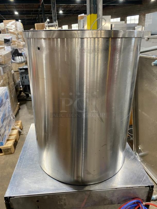 Commercial stainless steel round pan with flat lid, in good condition. Suitable for industrial kitchen use.