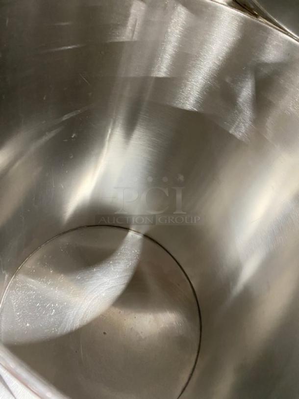 Commercial stainless steel round pan with flat lid, brushed finish, excellent condition, ideal for professional kitchens.