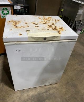Kenmore Commercial White Chest Freezer! Model: 253.9155110 SN: S509325426! 115V! - Item #1213987