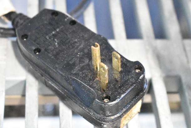 Electric plug of a Bar Maid Glass Washer, 115 volts, 1 phase, shown close-up.