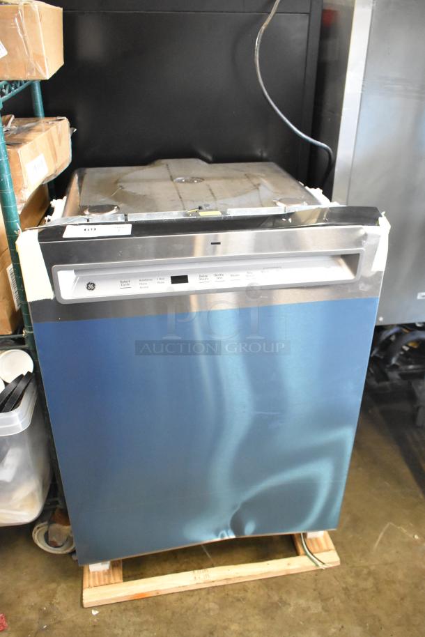 Brand new General Electric GDF670SYV1FS stainless steel undercounter dishwasher, 115V, 1 phase, scratch and dent condition.