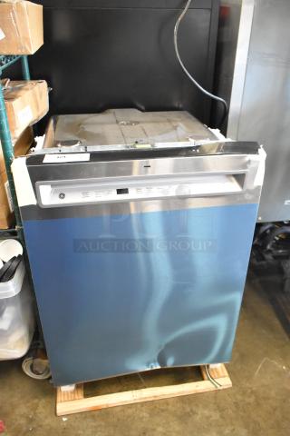 Brand new General Electric GDF670SYV1FS stainless steel undercounter dishwasher, 115V, 1 phase, scratch and dent condition.