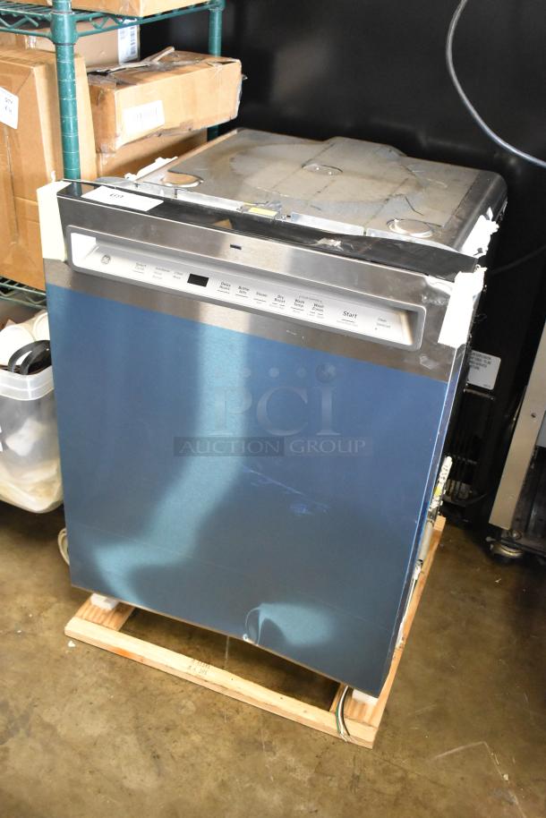 Brand new GE GDF670SYV1FS stainless steel undercounter dishwasher. Scratch and dent condition. 115V, 1 Phase.