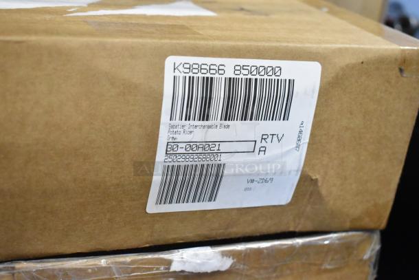 Cardboard box with label showing Sabatier interchangeable blade for potato ricer. Item code and barcode visible.