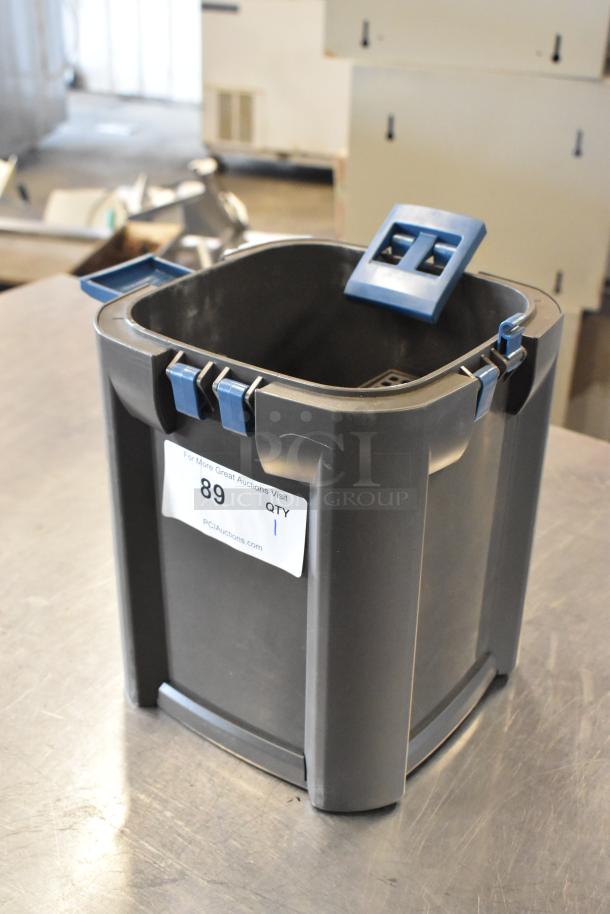 Oase Gray Bin with a square shape, features blue latches, robust plastic material, and auction label marked "89."