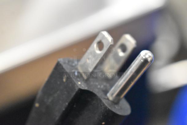 Three-prong plug of Arctic Air Stainless Steel Commercial Refrigerated Rail, 115 volts, 1 phase, missing lid.