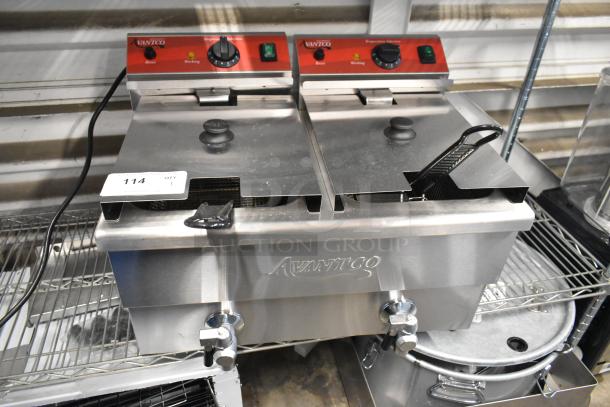 Brand new 2025 Avantco 177F202 stainless steel 30 lb. dual tank electric fryer with two lids, two metal baskets. Scratch and dent condition.