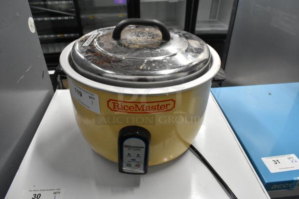 BRAND NEW SCRATCH AND DENT RiceMaster Town 57138 74 Cup Electric Rice Cooker/Warmer, 230V, minor exterior damage.