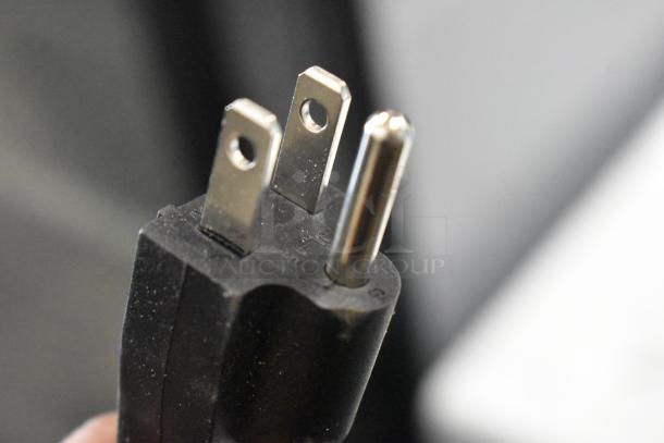 Close-up of a power plug for a Carnival King 382RWS35 Stainless Steel 3.5 Qt. Warmer with Pump, 120 Volts, 1 Phase.