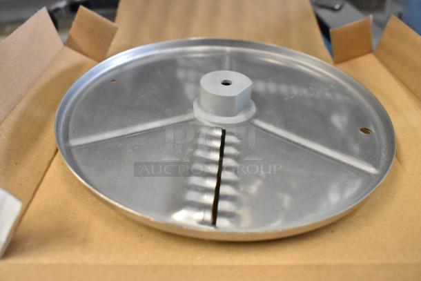 Brand new Robot Coupe 27621 5/64" ripple cut disc, slight scratches, in opened box, for precise slicing.