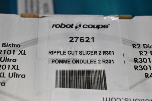 Brand new Robot Coupe 27621 5/64" ripple cut disc in original packaging. Slight scratches and dents noted on the box.