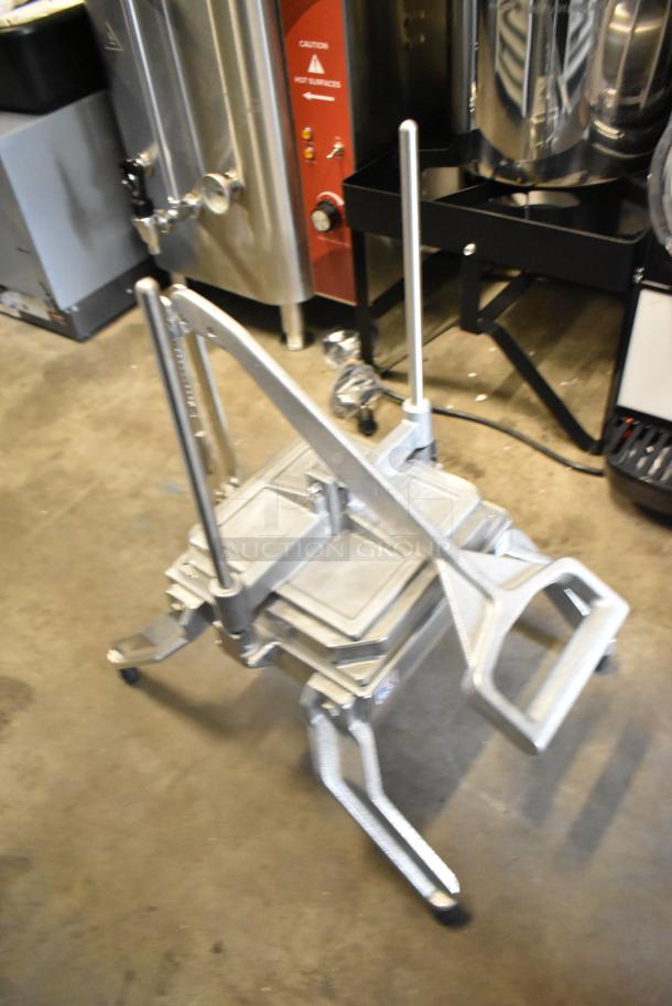Brand new Nemco 55650 Easy Lettuce Kutter with minor scratches. Durable metal frame, ergonomic handle, ideal for kitchens.