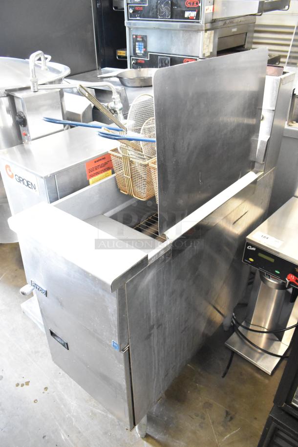 2017 Pitco Frialator SG14 stainless steel commercial fryer with 2 metal baskets, side splash guard, natural gas, 110,000 BTU.