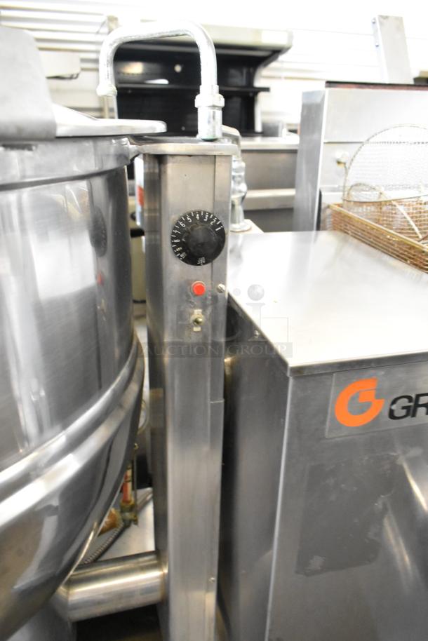 Groen DH/1P-40 stainless steel commercial 40-gallon steam kettle, floor style, control knobs, excellent condition.