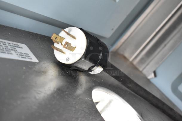 Delfield SE-H4 Stainless Steel Steam Table plug. Features 120/208 Volts, 1 Phase. Crack in glass not shown.