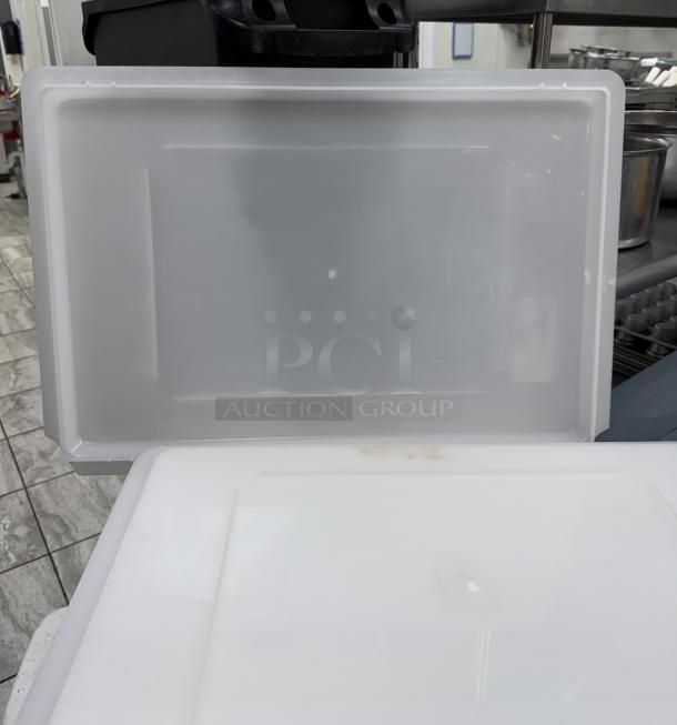 Set of 5 Choice plastic lids, white, rectangular, minor discoloration visible. Ideal for commercial kitchen use.