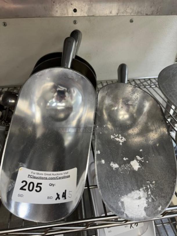 Two metal scoops on a wire shelf, one with visible wear. Auction label reads "205, Qty: 5 x Bid."