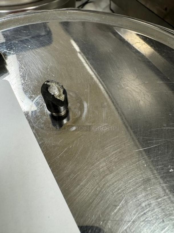 Avantco Soup/Chili Warming Pot lid, stainless steel with visible wear. Tested and working condition. Brand: Avantco.