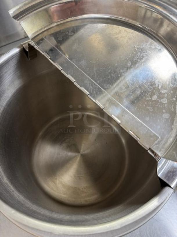 Adcraft stainless steel chili pot with hinged lid, tested and working. Shows minor use. Ideal for commercial kitchens.