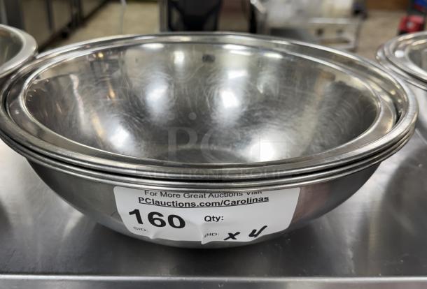 Set of 4 stainless steel mixing bowls in good condition, with auction label indicating quantity and website for more auctions.