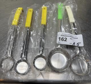 NEW assorted sizes serving spoons, set of 5, with colorful handles. Packaged in plastic, auction tag indicates Bid x 5.