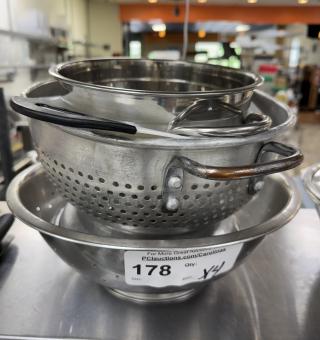 Stack of metal and plastic colanders, 3-piece set, stainless steel, visible auction label "178". Used condition.