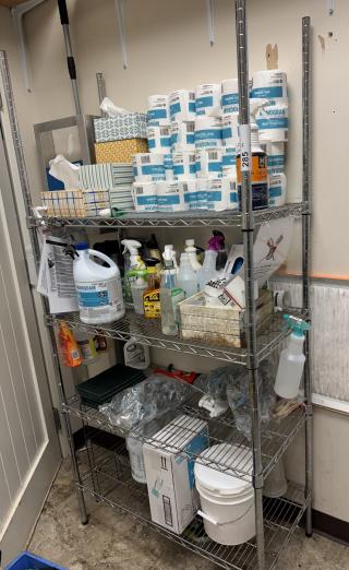 Metal wire rack with 4 adjustable shelves, chrome finish, in good condition. Contents not included.