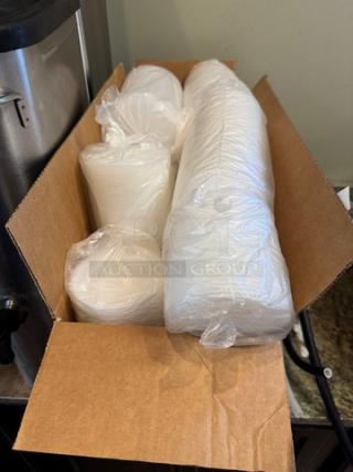 1 case of new 4" plastic lids, wrapped in plastic. Compactly packed in a cardboard box, ideal for food service use.