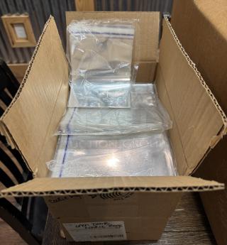 Flat clear sealable cookie bags, 4.5 x 5.5 inches, shown in an open cardboard box. Multipack with visible packaging labels.