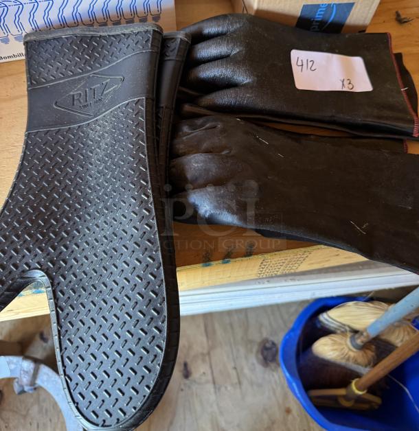 Heavy Duty Hot Oven Mitts by Ritz, textured grip, black, lot of 3, with label "412 x3," shown on wooden surface.