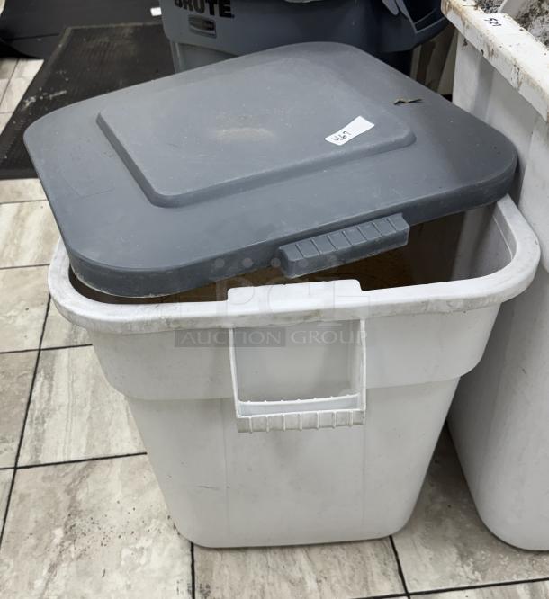 Rubbermaid 28 Gal dry storage container, white with gray lid, used condition. Visible surface dirt, label reads "469".