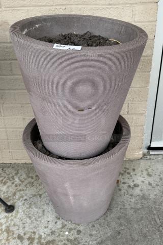 Tall ribbed flower pots set, 2 pieces, stacked; visible label reads "507 x2." Light brown, used condition.