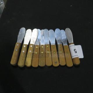 Set of 10 spreaders with wooden handles and stainless steel blades, showing slight wear. Auction tag marked "5".