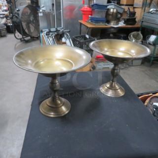 Pair of brass decorative holders with wide bowls on pedestal bases, polished finish, excellent condition.