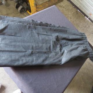 New black table skirt, 168x29 inches, featuring gathered waistband. Ideal for events, unused condition.