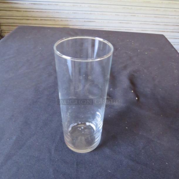 Clear bar/cocktail glass, cylindrical, in excellent condition, no visible markings. Ideal for serving mixed drinks.