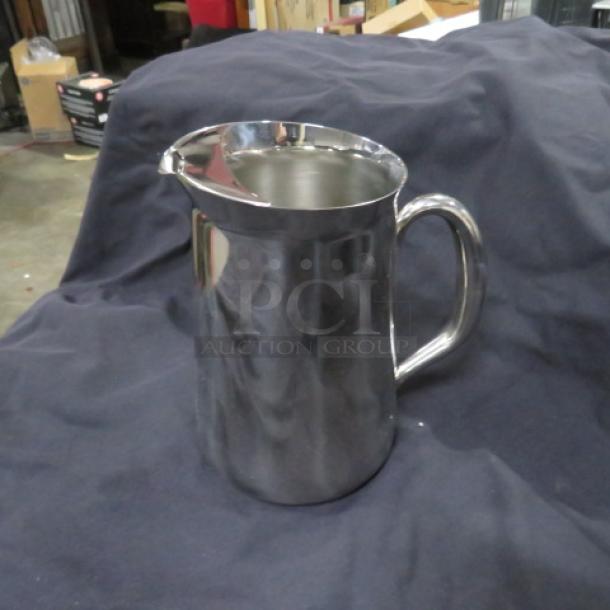 Vollrath stainless steel 76oz water pitcher, model 46390, new condition. Polished finish, ergonomic handle.