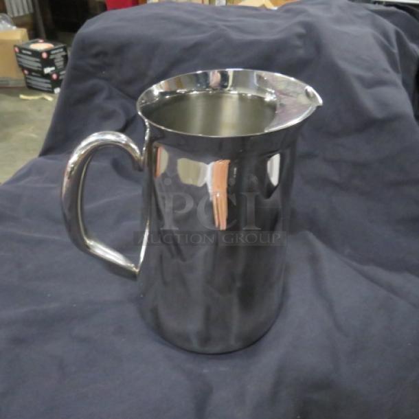 NEW Vollrath stainless steel water pitcher, model 46390, 76oz capacity, pristine condition, sleek design.