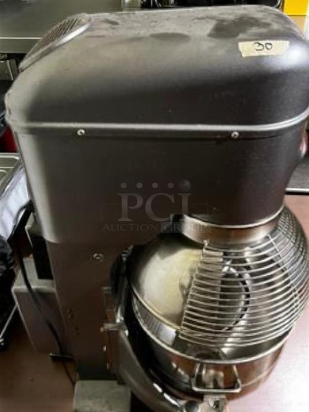 Avantco MX30 30 Qt commercial mixer, black, outstanding condition, 120V, visible model label, fully tested and working.