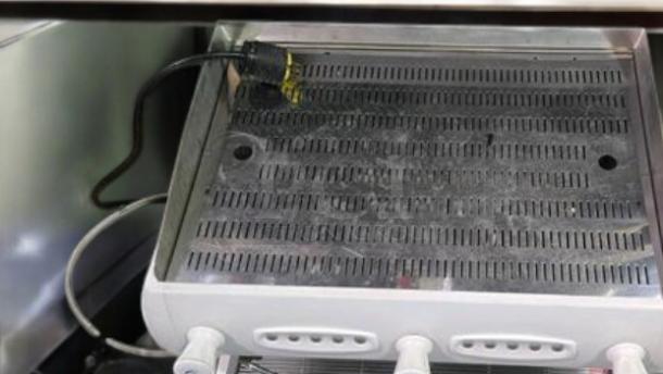 Klub R2 2-Group Espresso Machine in exceptional condition, 220-240V, clean surface, visible wires, fully tested, working.