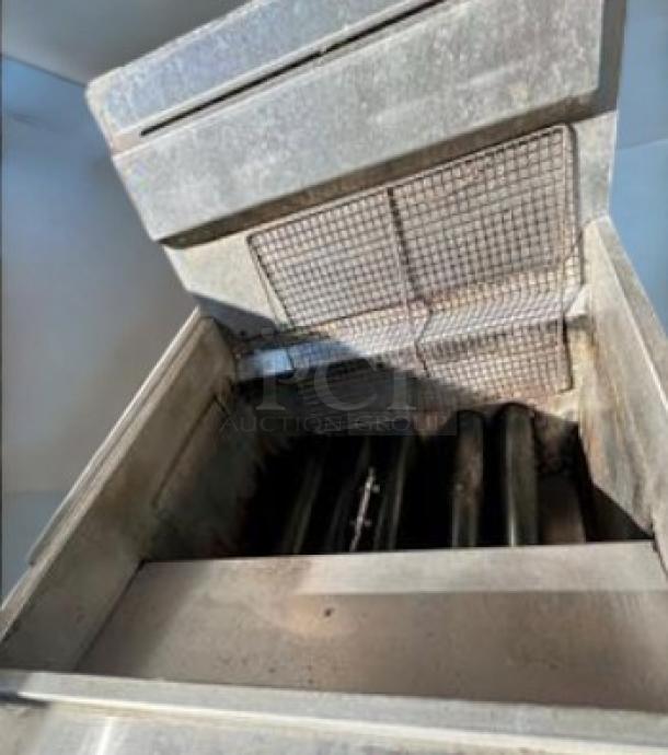 Saba 50 lb commercial gas deep fryer in superb condition. NSF/ANSI certified, natural gas, fully tested and working.