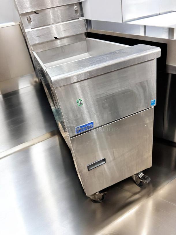 Pristine Pitco SG14S 40 lb gas fryer, natural gas, fully tested. Stainless steel, excellent condition, logo visible.