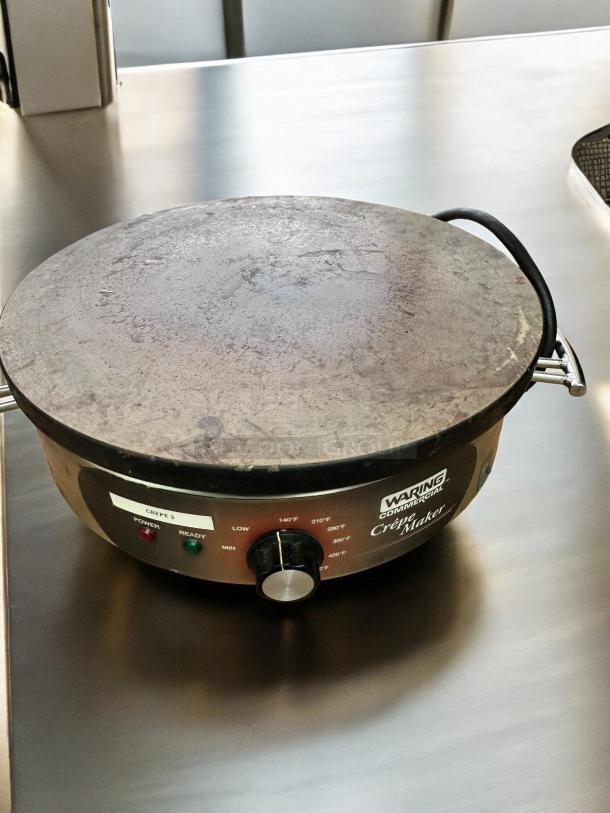 Waring Commercial WSC160 Crepe Maker, superb condition, 120V, fully tested, with temperature control knob and power indicator.