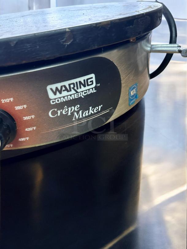Waring Commercial WSC160 Crepe Maker in superb condition. Features adjustable temperature. Fully tested and working.
