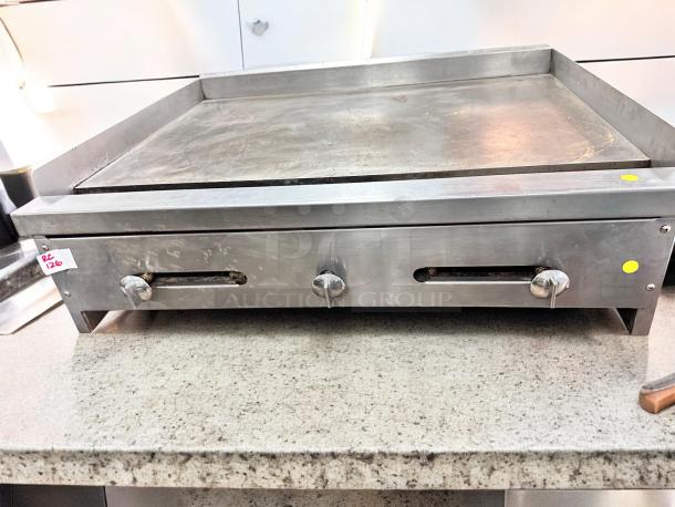 Commercial Grade 36" Stainless Steel Flat Top Gas Griddle in superb condition, fully tested and working.